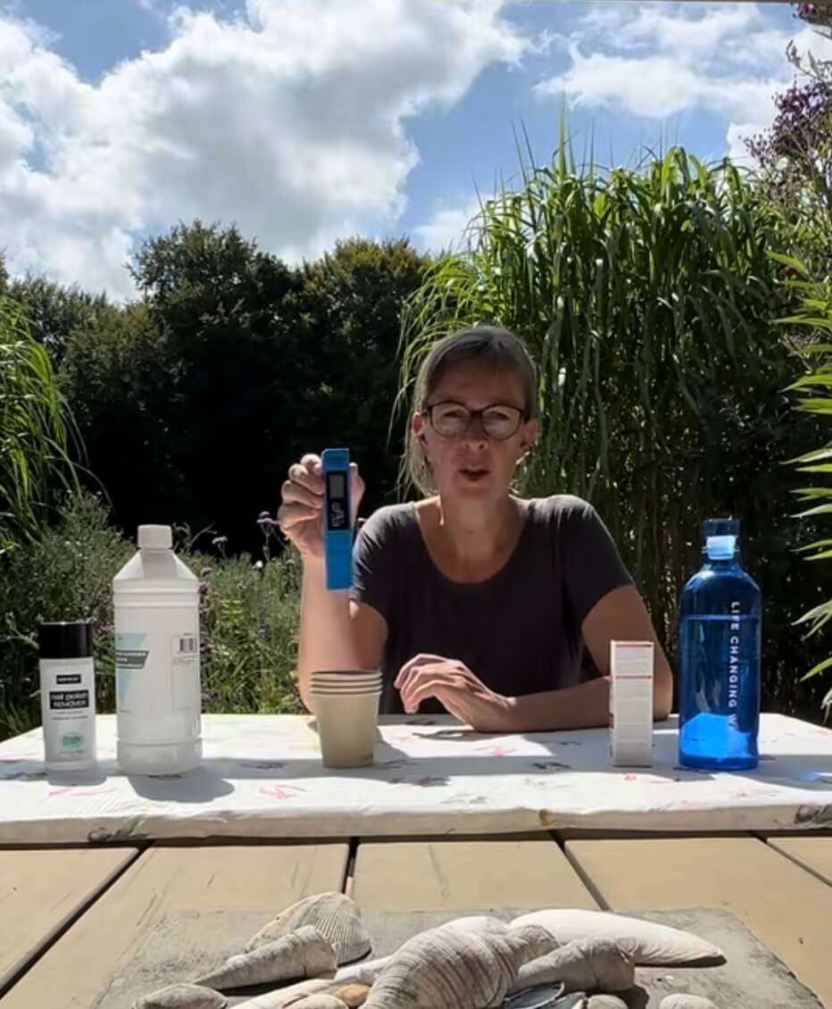 Overzicht van TDS‑meter proefje met gedemineraliseerd water, aceton en mineralen