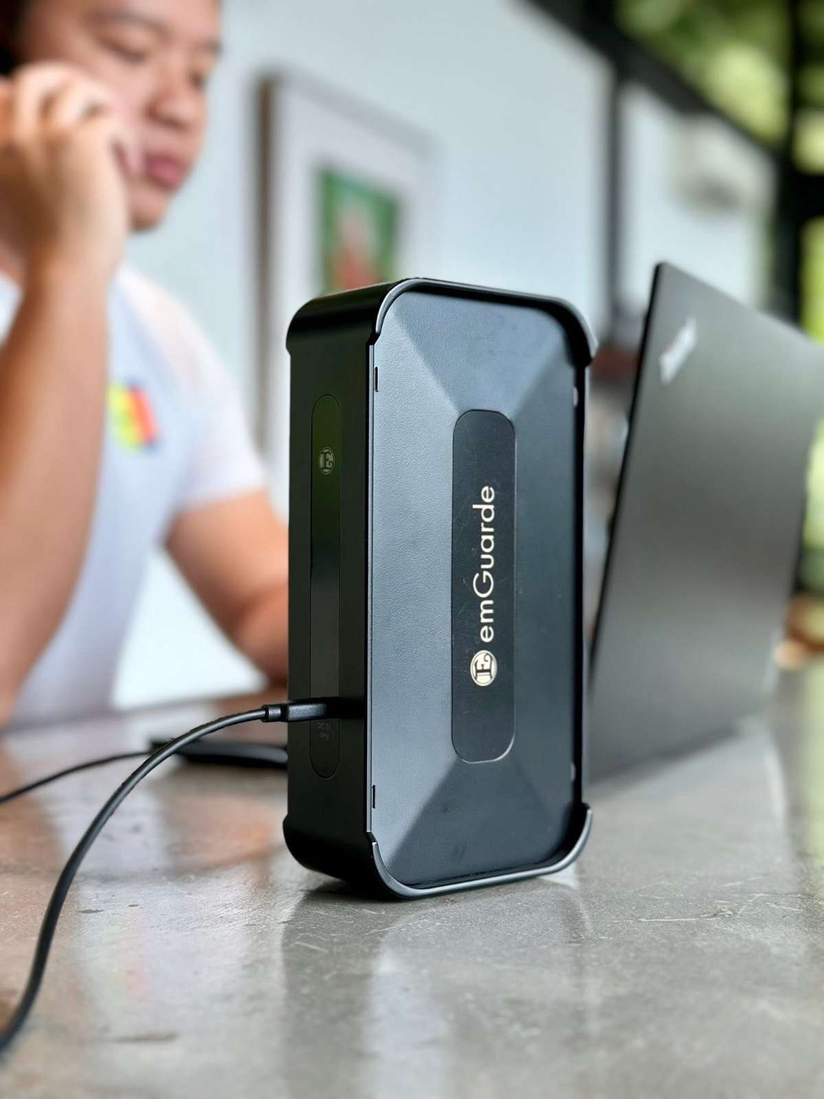 emGuarde in woonkamer