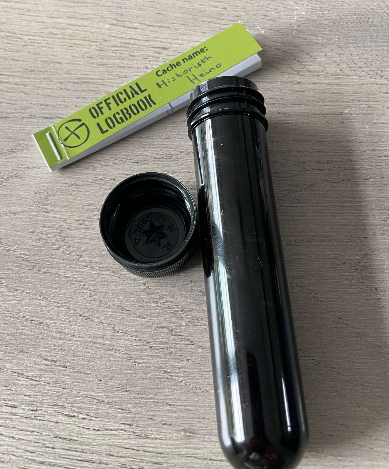geocache-met-logrol.jpg logrol voor geocachen