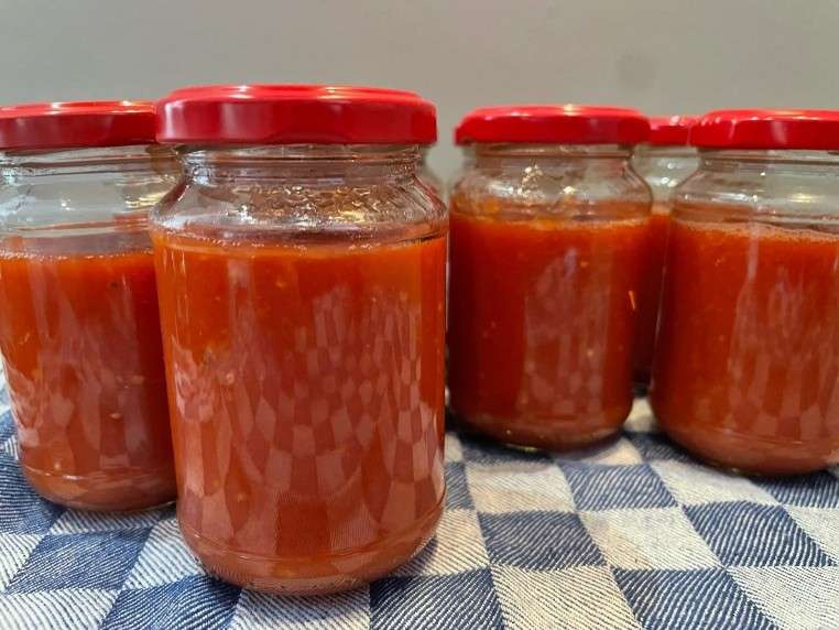 tomatensaus bewaren in glazen potjes